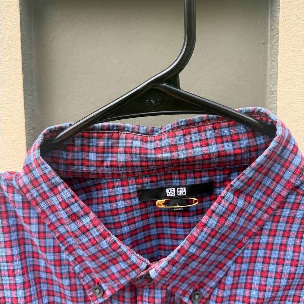 Uniqlo Men's Red and Blue Plaid Button-Down Shirt